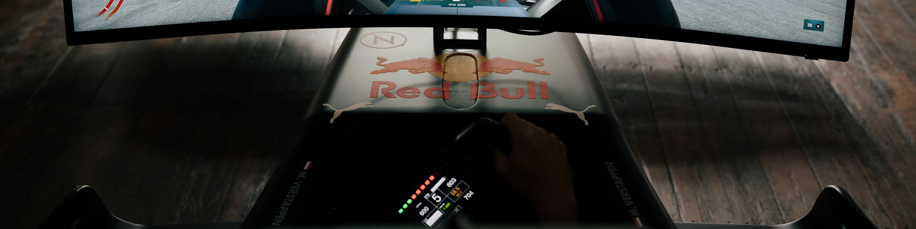 Oracle Red Bull Racing F1 Simulator Draws Crowds At Caffeine & Machine