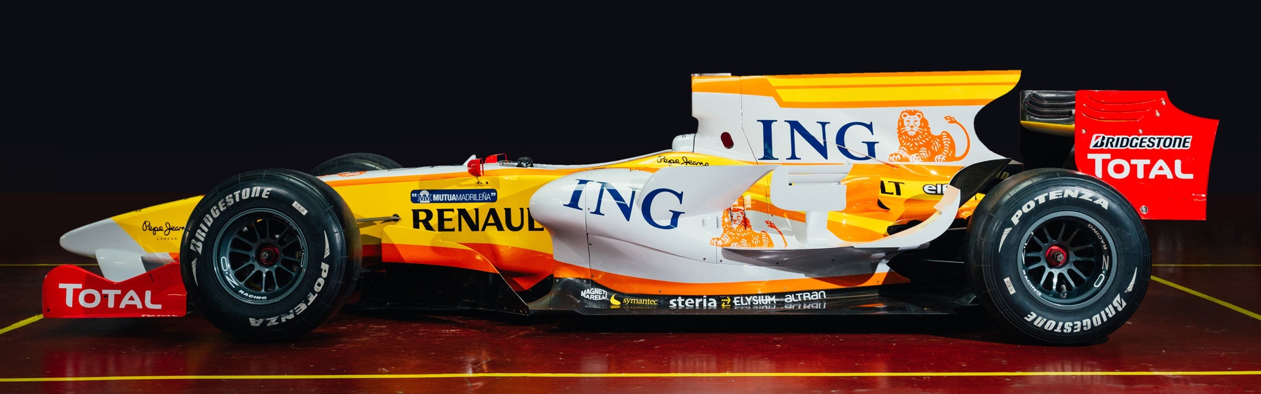 2009 Renault R29 Official F1® Show Car