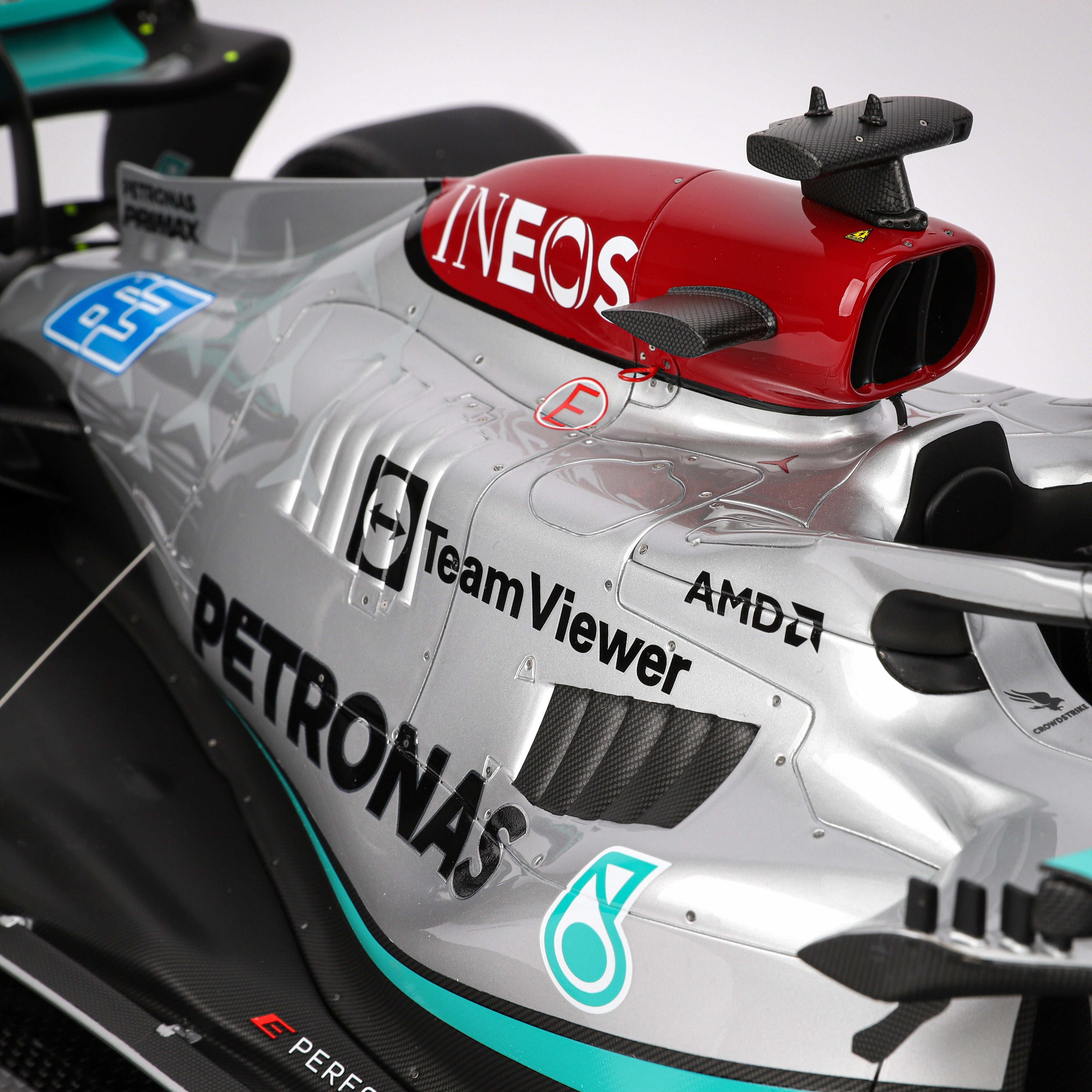 George Russell 2022 Mercedes-AMG Petronas F1 Team W13 E Performance 1:8 Scale Model - Sāo Paulo GP
