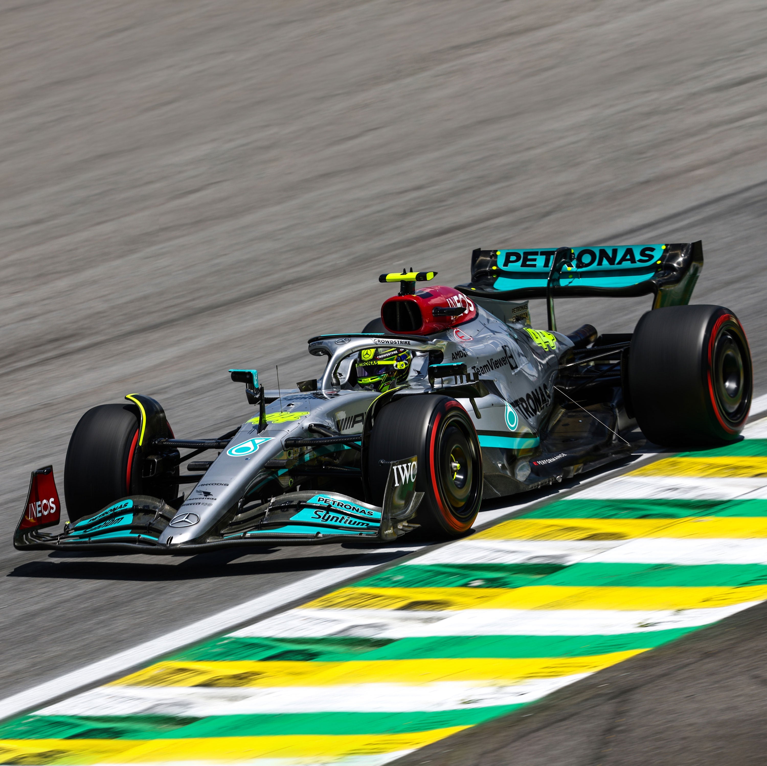 Lewis Hamilton 2022 Mercedes-AMG Petronas F1 Team W13 E Performance 1:8 Scale Model - Sāo Paulo GP